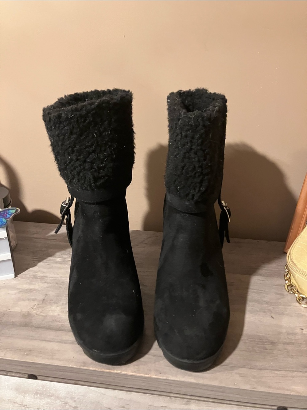 Rouge Black Suede Sherpa Trim Ankle Boots 6.5 Cozy Buckle Chunky Heel - Picture 2 of 8